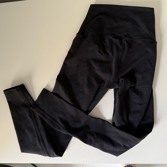 ALO Leggings Medium compression 87% Nylon 13% Elastane Size XS with a 25” inseam - Picture 4 of 7